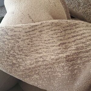 Barefoot dreams throw 45 x 60